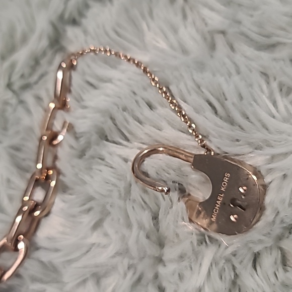 Michael Kors Gold heart lock link chain bracelet - Picture 4 of 11